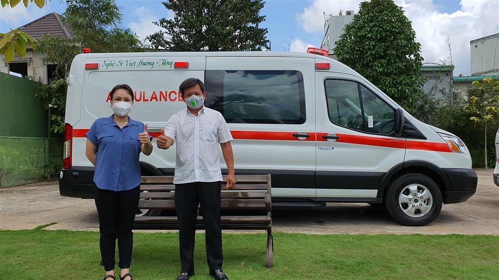 Việt Hương chính thức tặng xe cứu thương gần 2 tỷ