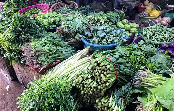 Giá cả thực phẩm dịp cuối năm tại các chợ Hà Nội: Rau xanh tăng mạnh