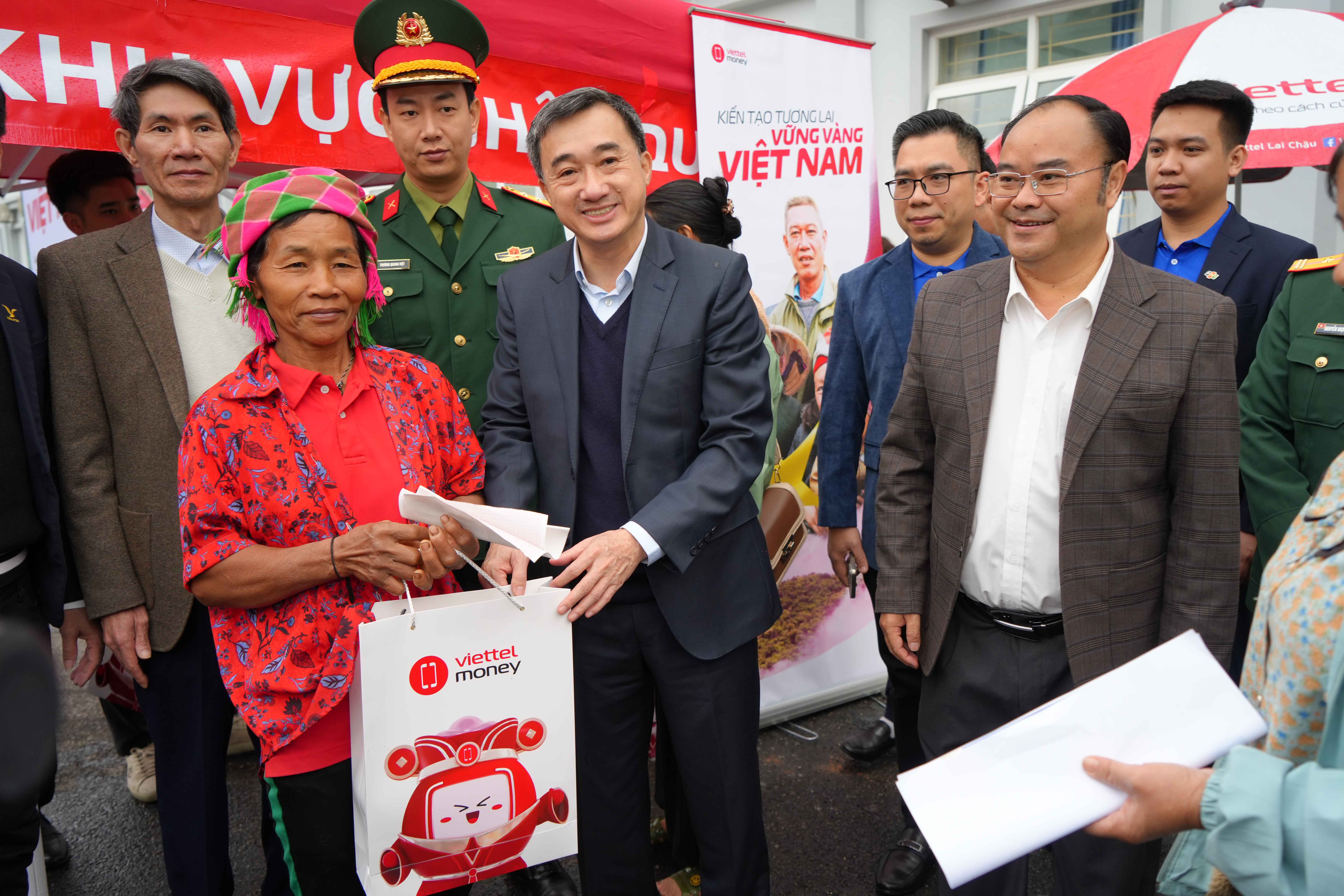 Hành trình Chuyển động số của Viettel Money: Từ chăm sóc sức khoẻ cộng đồng đến phổ cập tài chính số an toàn